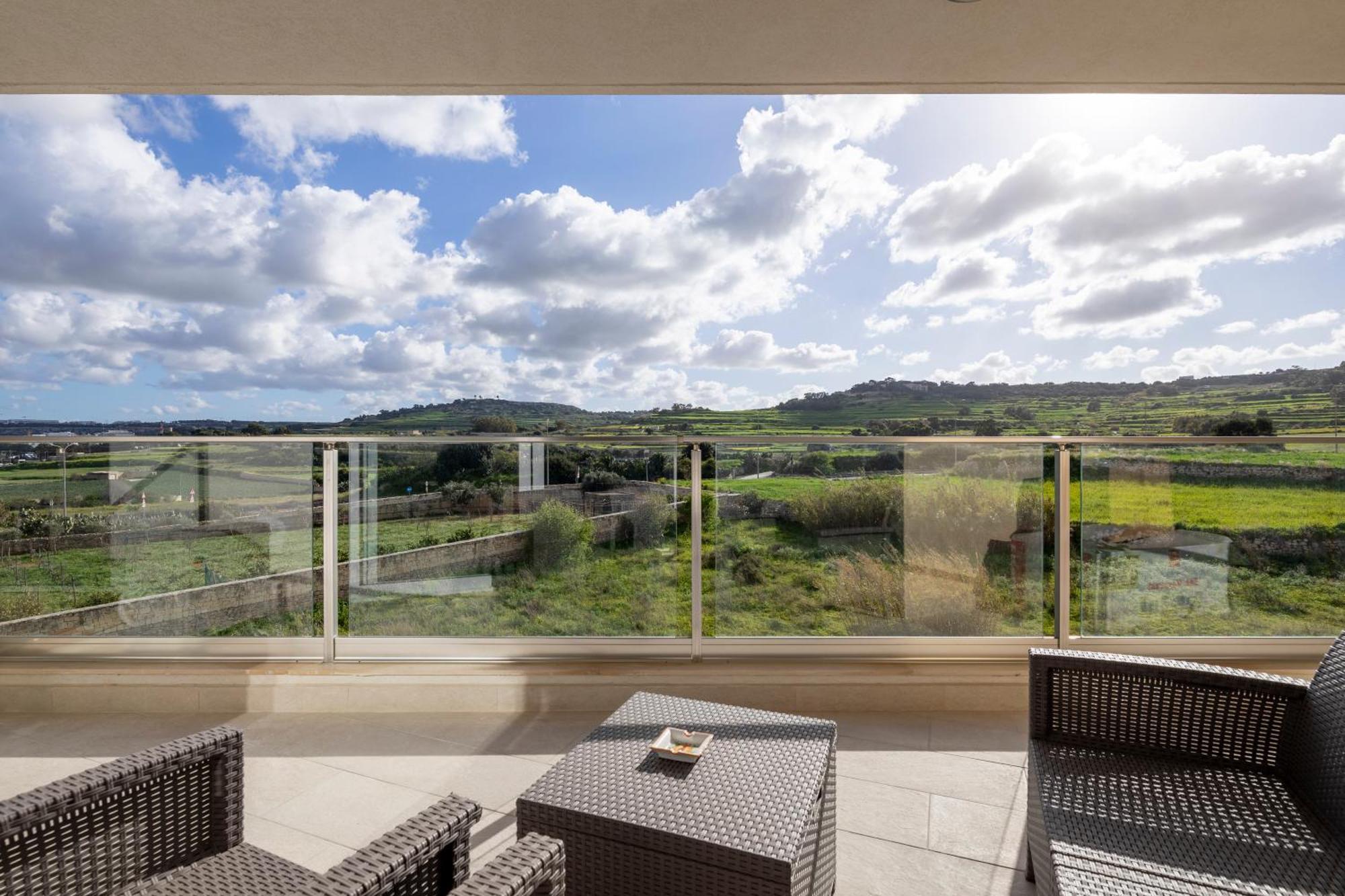Modern & Spacious 2Br Apartment With Country Views - Close To Xemxija Bay St. Paul's Bay Dış mekan fotoğraf