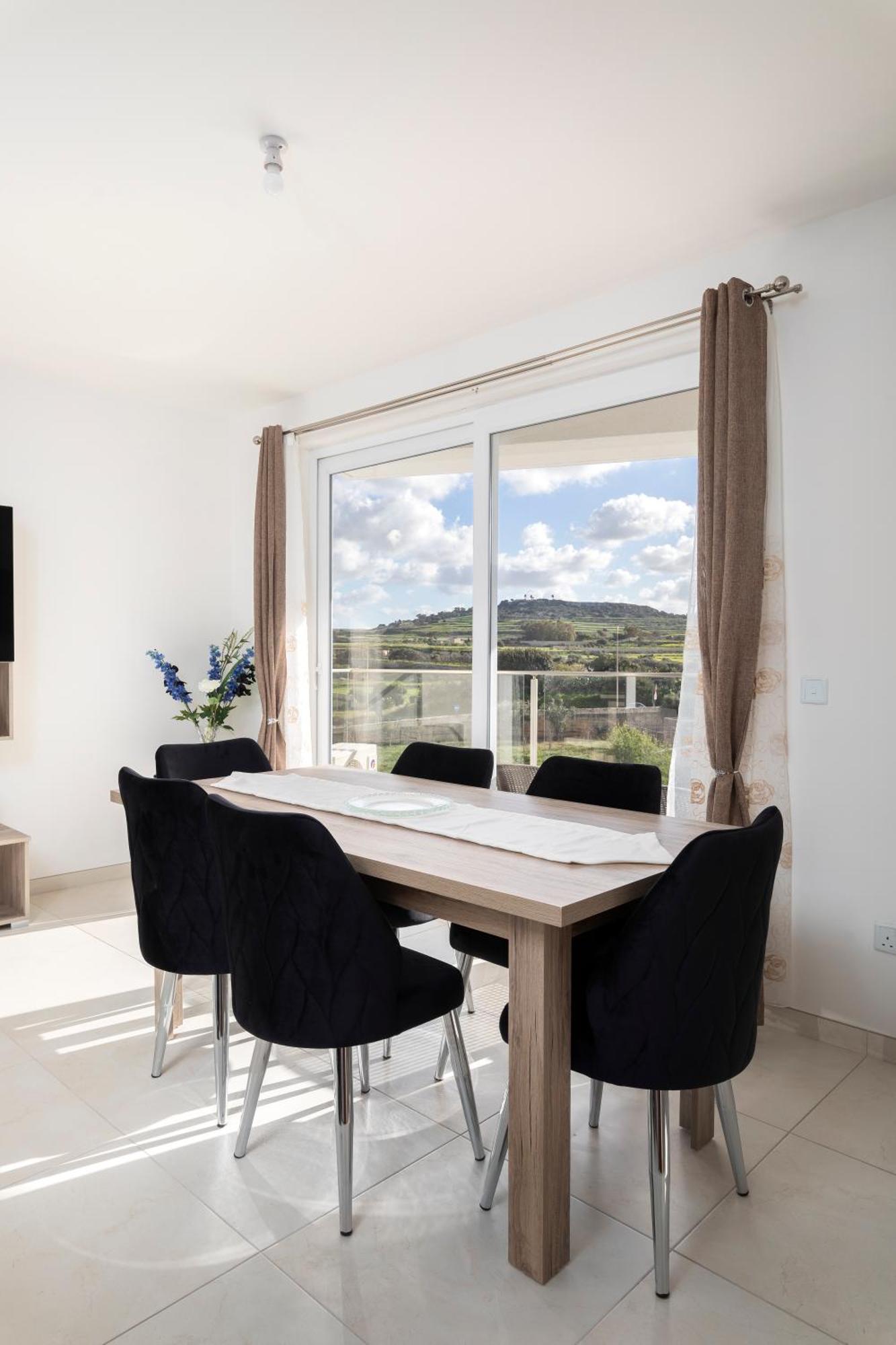 Modern & Spacious 2Br Apartment With Country Views - Close To Xemxija Bay St. Paul's Bay Dış mekan fotoğraf