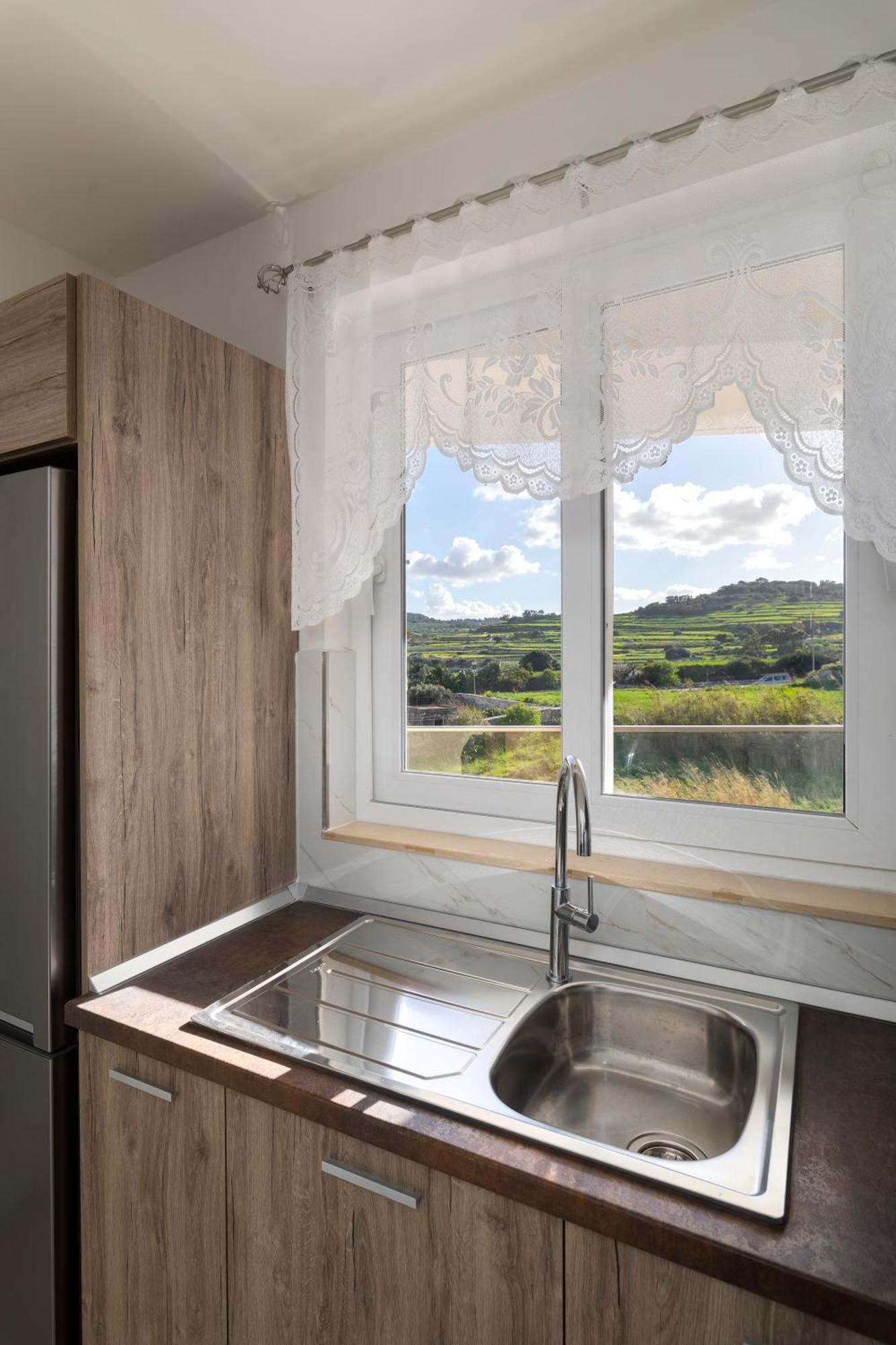 Modern & Spacious 2Br Apartment With Country Views - Close To Xemxija Bay St. Paul's Bay Dış mekan fotoğraf